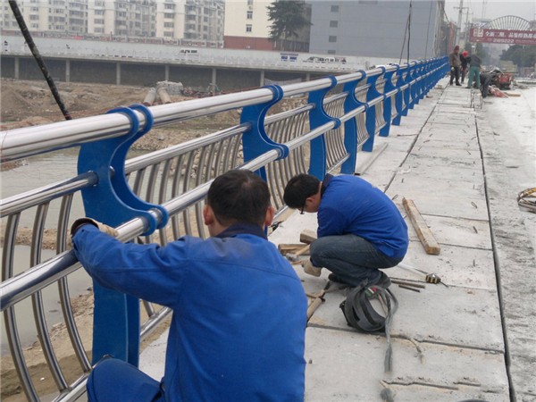 上饶不锈钢桥梁护栏除锈维护的重要性及其方法