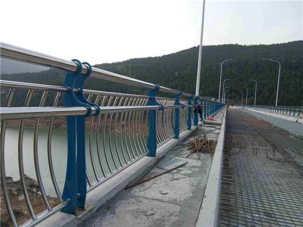 上饶不锈钢桥梁护栏防腐措施的重要性及实施策略