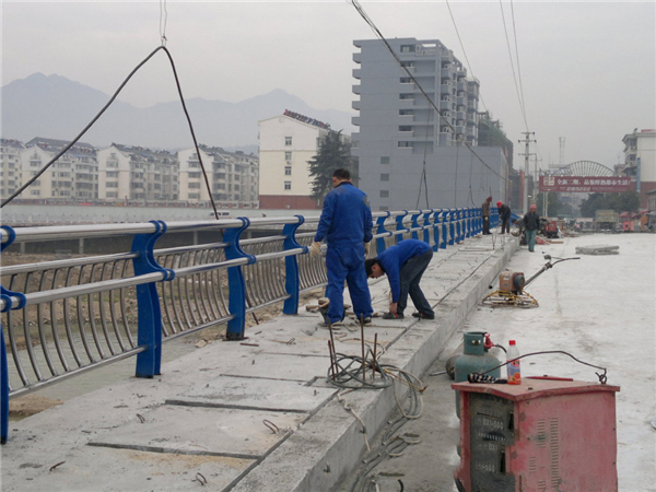 上饶不锈钢复合管护栏常见问题及解决方案